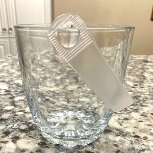 EUC VTG SMALL GLASS ICE BUCKET WITH KNOBS ON BOTTOM AND A PLASTIC HANDLE
